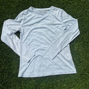 Woman’s under Armour long sleeve